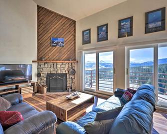 Near Hiking Mtn-View Condo in Silverthorne! - Silverthorne - Living room