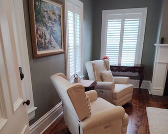 Hickory House B & B - Hickory
