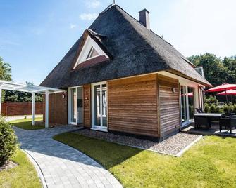SmartFewo: Wellenreiter | Penthouse | Sauna | Park - Residence by the small sea - Bad Zwischenahn - Gebäude