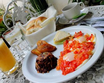 Hotel Tazumal House - San Salvador