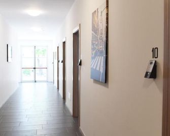 Mary's Rooms & Apartments - Bolzano - Pasillo