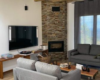 Casa De Les Escoles, Espinalbet - Alberga - Castellar del Riu - Living room