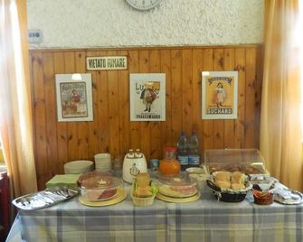 Campodolcino Camping - Motta - Buffet
