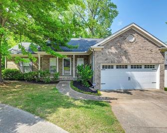 Cozy Hermitage Home with Deck 11 Mi to Nashville! - Hermitage - Building