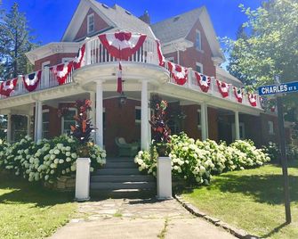 1000 Islands Bed and Breakfast The Bulloch Hou - Gananoque