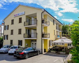 B&B Keltika - - Izola - Edificio