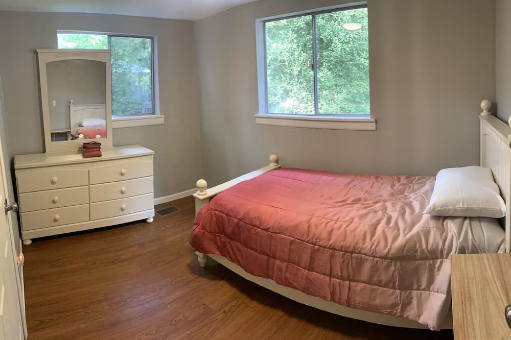 Pleasant, Bright 3 Bedroom Cottage