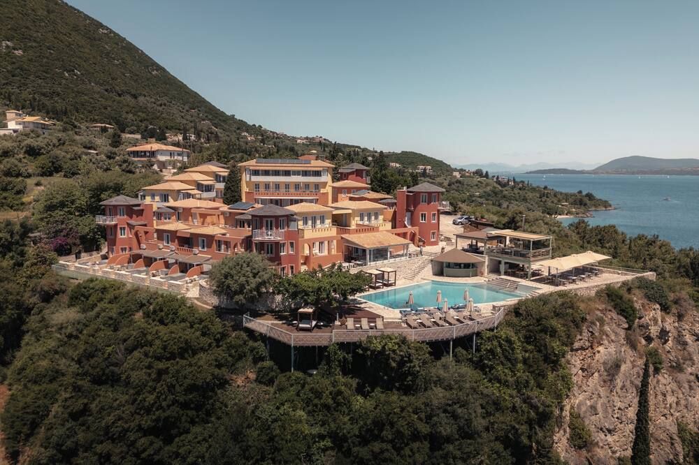 ريد تاور هوتل ليفكادا