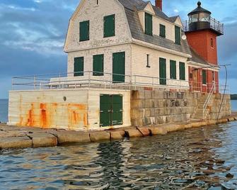 New England Farmhouse Loft - Rockland - Building
