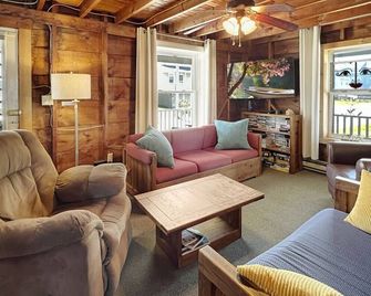 Sea Esta - 4 Bedroom cottage with best spot in Wells Beach - Wells - Living room