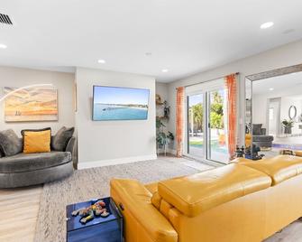 Fun In The Sun Pool House! Bnr Vacation Rentals - 오클랜드 파크 - 거실