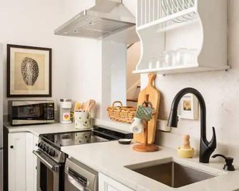 Saint Davids Cottage: Walk to Train, Main Street in the heart of Manayunk - Filadelfia - Cocina
