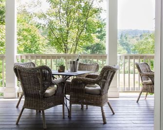 On the River Inn - Woodstock - Balcony