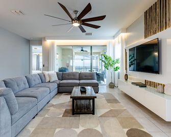 Theater, Game Rooms | Themed Kids Bedrooms | Screened Pool - Kissimmee - Sala de estar