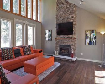Beautiful Historic House - Niagara-on-the-Lake - Living room