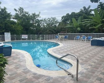 Palm View Guesthouse and Conference Centre - Montego Bay - Pool