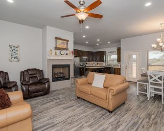 4bdrm Internet Texoma Home Launch Nearby Petscon - Mead - Sala de estar