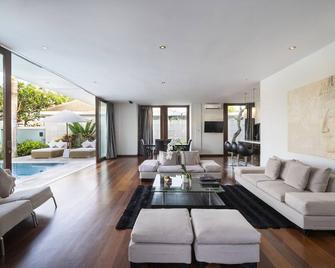 C151 Smart Villas at Seminyak - Kuta - Ruang tamu