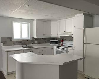 À Fleur de Baie - Baie-Sainte-Catherine - Cocina