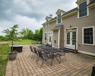 The Old Lantern Inn - Charlotte - Innenhof