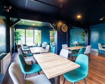 Kyriad Direct Laon - Laon - Restaurace