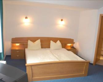 Hotel am Rathaus Adii - Тангермюнде - Спальня