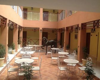 Hotel E Caballeriza - Holguín - Restaurant