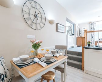Ironbridge View Townhouse - Telford - Dining room
