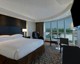 Embassy Suites by Hilton Niagara Falls Fallsview - Niagara Şelalesi - Yatak Odası
