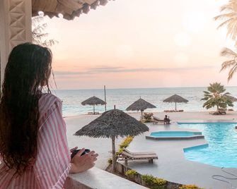 Smiles Beach Hotel - Nungwi - Piscina