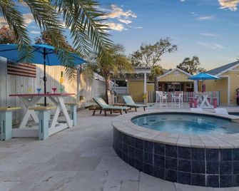 Suite - Knome Dome with Shared Pool - Bay Saint Louis - Pool