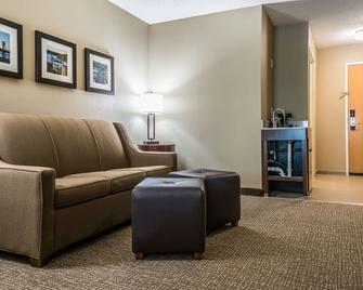 Country Inn & Suites by Radisson, Stillwater, MN - Stillwater - Living room