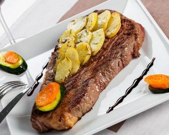 Logis Hôtel Golf Le Domaine Du Val De Sorne - Vernantois