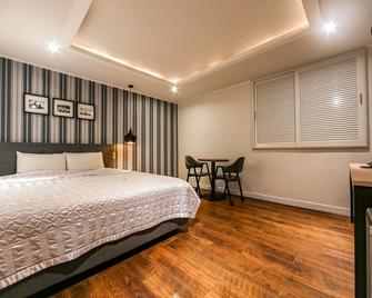 Pohang Daedodong White - Pohang - Habitación