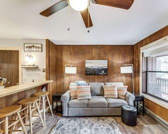 Rustic Angel Fire Condo Resort Shuttle On-Site! - Angel Fire - Living room