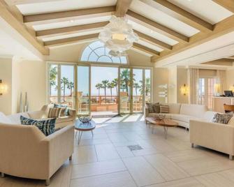 Charming 2-bedroom villa Ocean views, pool, fitness room, WiFi - Newport Beach. - Newport Coast - Stue