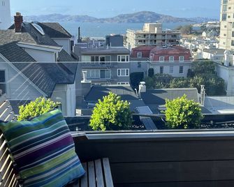 Long Term 2 Br/2 Ba Executive View Furnished Rental - San Francisco - Balcón