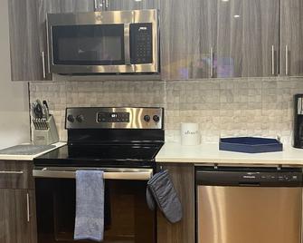 Hues Of Blue - New York - Kitchen
