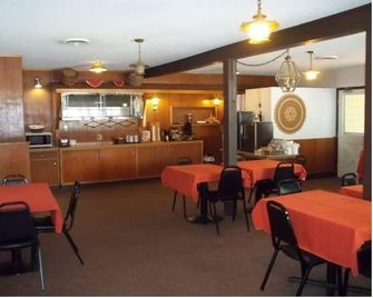 White Chief Mountain Lodge - Fish Camp - Restaurant