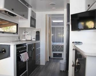 Longford Riverside Caravan Park - Longford - Kuchnia