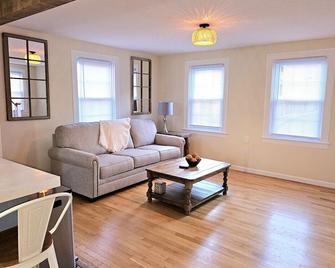 Cozy Coastal Cottage - New London - Living room