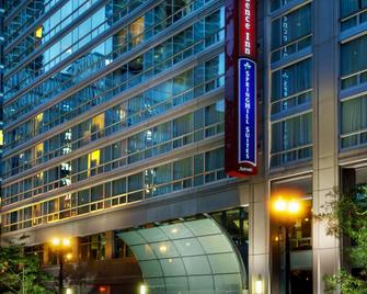 SpringHill Suites by Marriott Chicago Downtown/River North - Chicago - Building