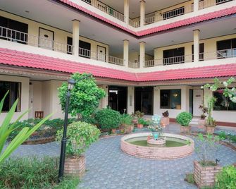 Kohloy Golden Park Hotel - Tak - Budova