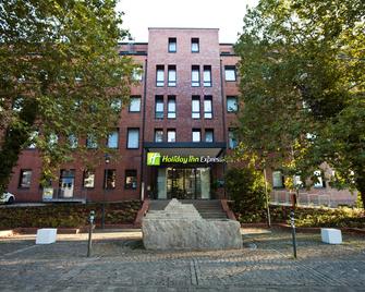 Holiday Inn Express Saarbrücken - Saarbrücken - Rakennus