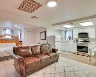 Tucson Studio about 2 Mi to University of Arizona! - Tucson - Sala de estar