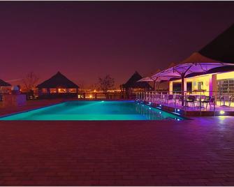 Aquanzi Lodge - Fourways - בריכה