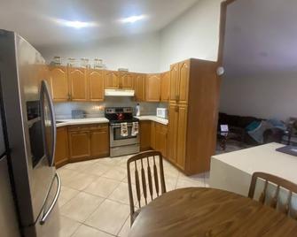 Lovely 2 bedroom vacation apartment - Patchogue - Kitchen