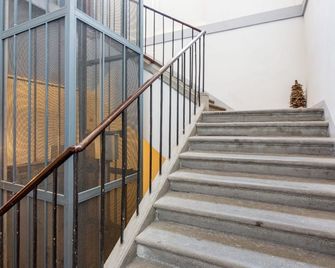 San Francesco Modern and Central Apartments - Піза - Сходи