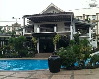 2 bedroom Fully furnished Condo Unit - Cainta - Pool