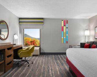 هامبتون إن رونوك/هولينز - آي 81 - روانوكي (فيرجينيا) - غرفة نوم